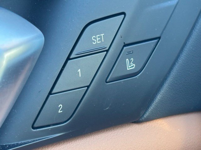 Used 2024 BMW X5 xDrive40i w/ M Sport Package AWD/4WD image 33