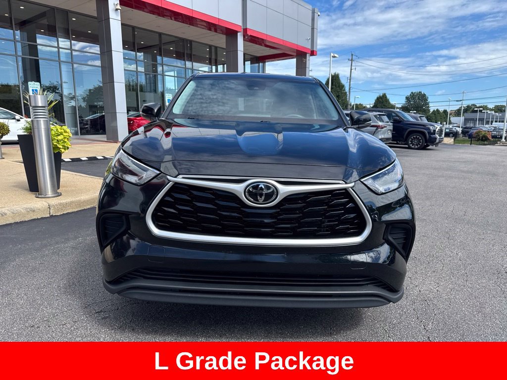 Used 2023 Toyota Highlander L FWD image 11