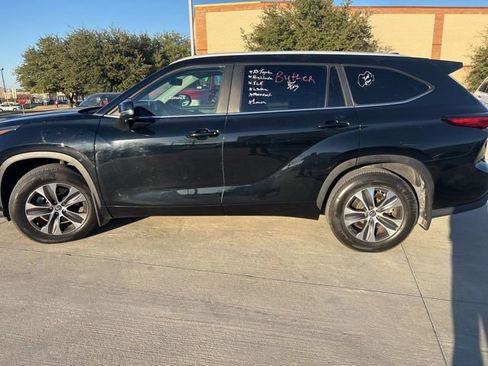 Used 2023 Toyota Highlander XLE image 5