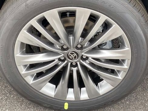 New 2026 Toyota Highlander Platinum AWD/4WD image 6