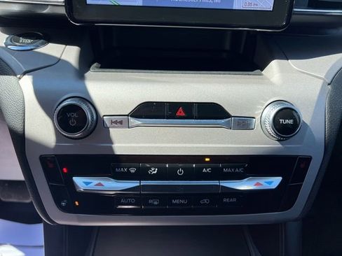 Used 2023 Ford Explorer XLT w/ Equipment Group 202A image 31