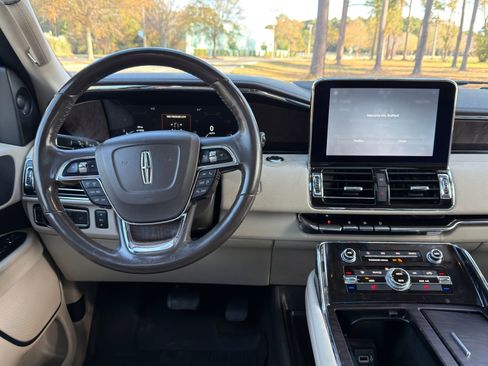 Used 2018 Lincoln Navigator Select w/ Cargo Package image 3