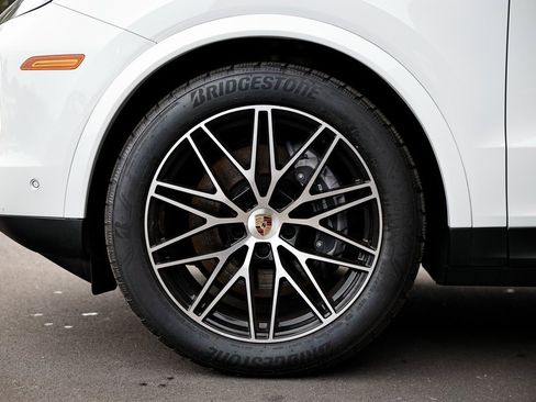 Certified 2025 Porsche Cayenne image 13