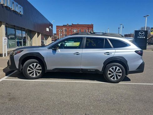 Used 2025 Subaru Outback Premium image 10