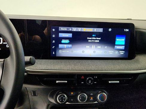 Used 2025 Nissan Kicks SV AWD/4WD image 16