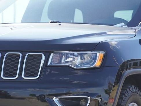 Certified 2021 Jeep Grand Cherokee Laredo image 4
