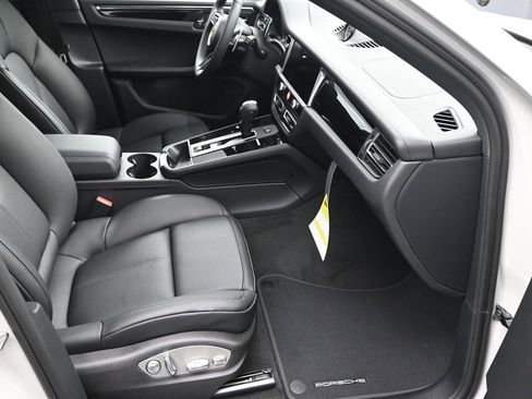New 2026 Porsche Macan AWD/4WD image 11