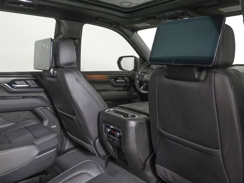 Used 2026 GMC Yukon Denali w/ Denali Reserve Package AWD/4WD image 12