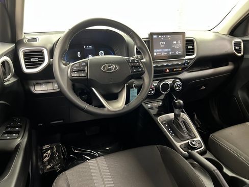 Used 2023 Hyundai Venue SEL FWD image 13