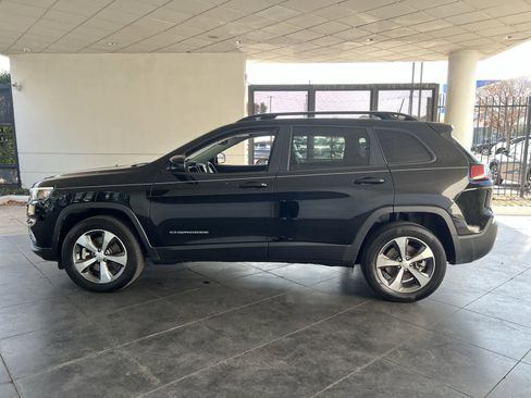 Used 2022 Jeep Cherokee Limited image 3