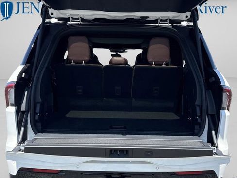 New 2026 Lincoln Navigator Reserve AWD/4WD image 17