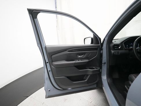 Certified 2025 Honda Pilot Black Edition image 29