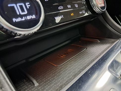 Used 2021 Jaguar F-PACE SVR image 37