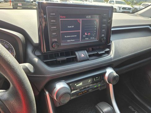 Used 2019 Toyota RAV4 LE w/ All Weather Liner Package FWD image 26