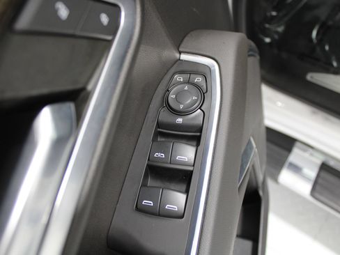 Used 2022 Chevrolet Silverado 1500 LT AWD/4WD image 42