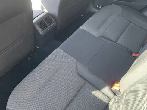 Used 2016 Volkswagen Golf S image 15