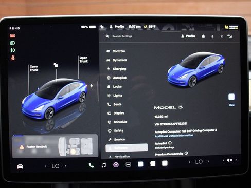 Used 2023 Tesla Model 3 Standard Range image 26