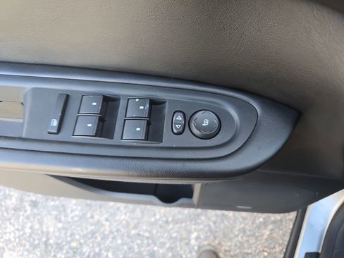 Used 2014 GMC Acadia SLE image 30