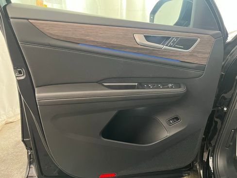 Certified 2024 Volkswagen Atlas SEL Premium R-Line image 10