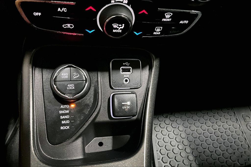 Used 2018 Jeep Compass Trailhawk w/ Navigation Group AWD/4WD image 16
