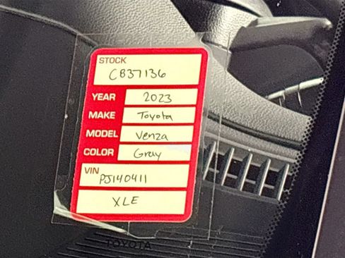 Used 2023 Toyota Venza XLE AWD/4WD image 24