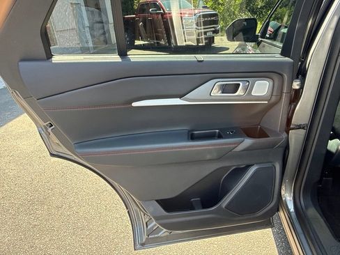 Used 2025 Ford Explorer ST AWD/4WD image 33