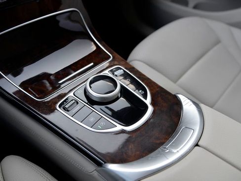 Used 2018 Mercedes-Benz GLC 300 4MATIC image 20