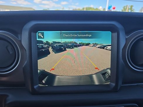 Certified 2023 Jeep Gladiator Willys image 28