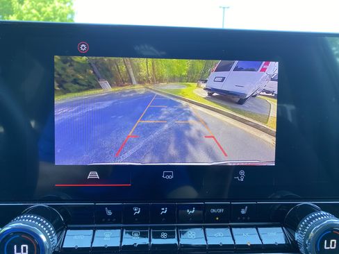 Used 2024 GMC Canyon Elevation w/ Convenience Package image 26