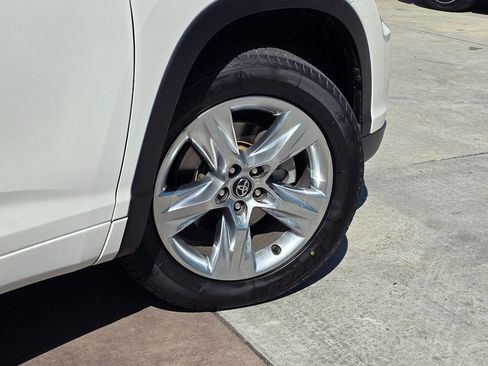 Used 2016 Toyota Highlander Limited w/ Driver Technology Package image 14