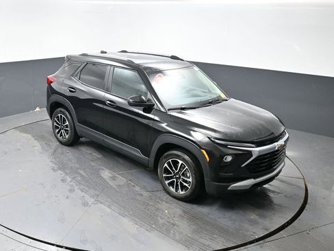 Used 2025 Chevrolet TrailBlazer LT w/ Driver Confidence Package image 41