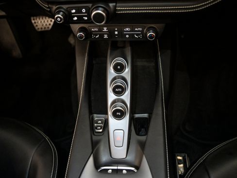 Used 2020 Ferrari Portofino RWD image 50