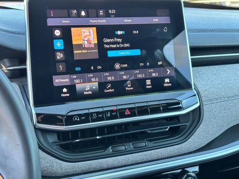 Used 2023 Jeep Compass Latitude image 24