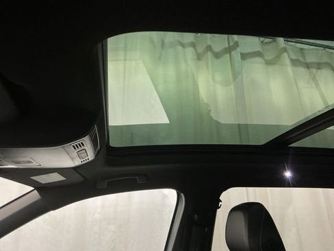 Used 2022 Volkswagen Tiguan SE R-Line image 35