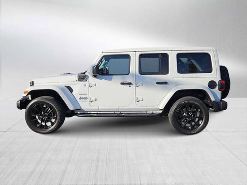 Used 2021 Jeep Wrangler Unlimited Sahara w/ Cold Weather Group image 5