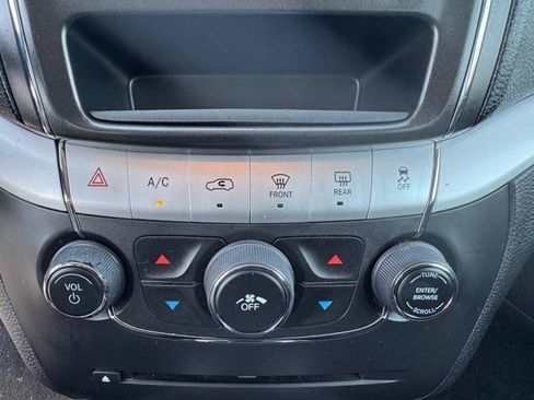 Used 2017 Dodge Journey SXT w/ Comfort/Convenience Group FWD image 13