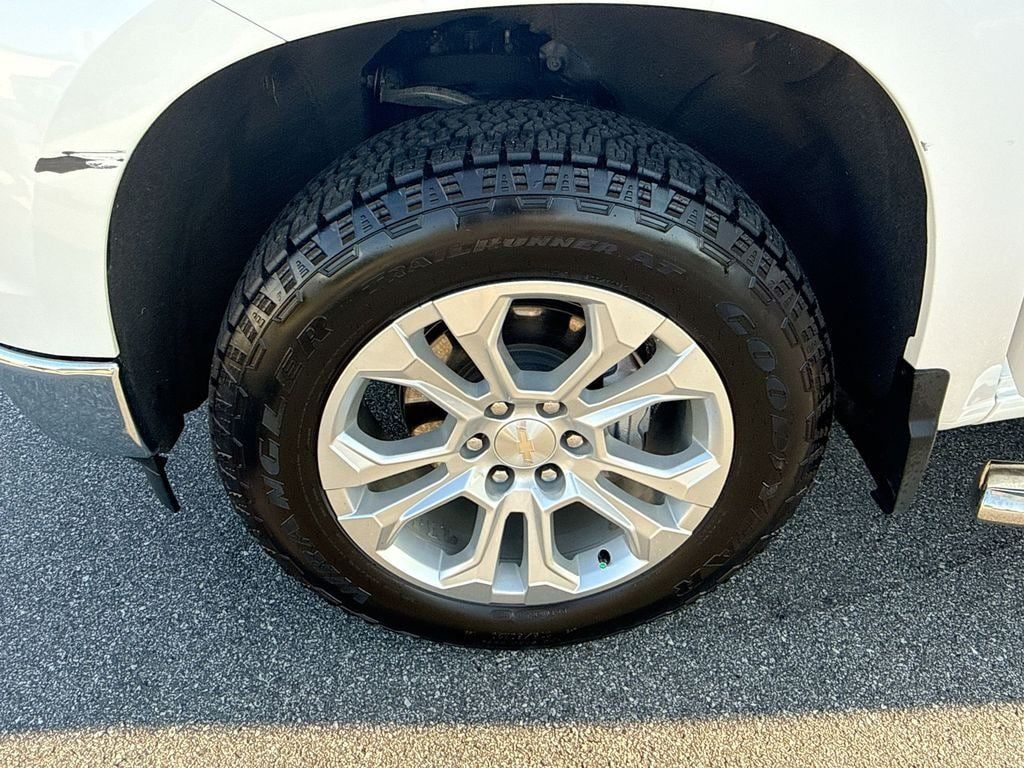 Used 2022 Chevrolet Silverado 1500 LTZ AWD/4WD image 29