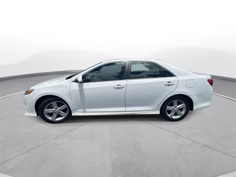 Used 2013 Toyota Camry SE FWD image 9