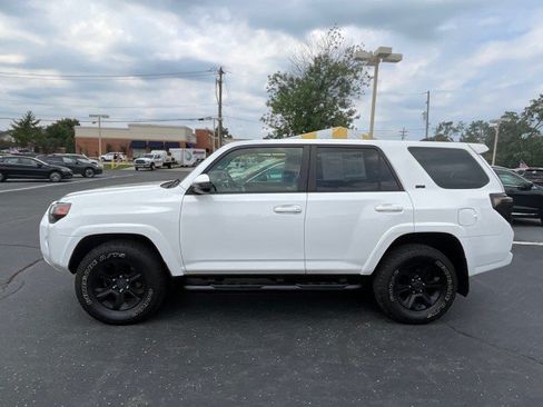 Used 2020 Toyota 4Runner SR5 AWD/4WD image 4