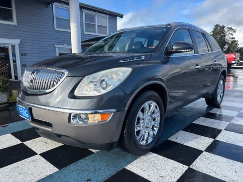 Used 2011 Buick Enclave CXL image 2