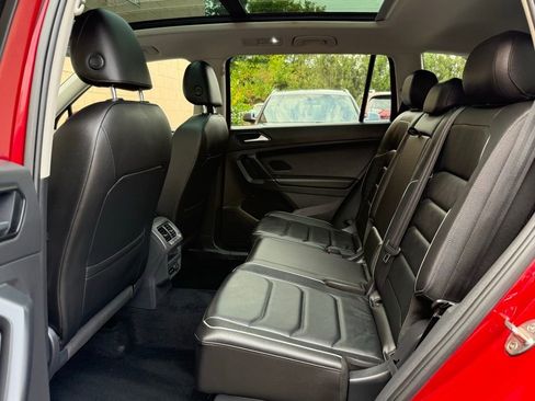 Used 2018 Volkswagen Tiguan SEL Premium image 13
