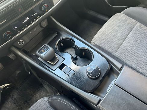 Used 2023 Nissan Rogue SV image 35