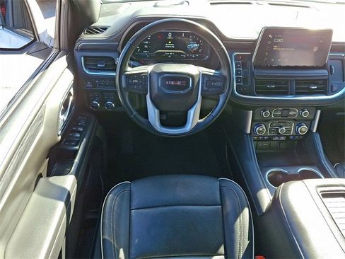 Used 2024 GMC Yukon SLT image 11