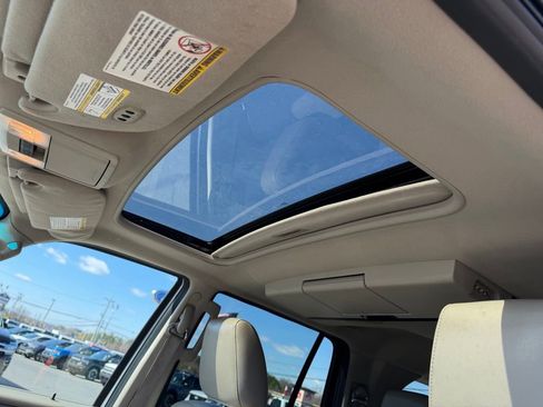 Used 2010 Ford Expedition Limited image 30