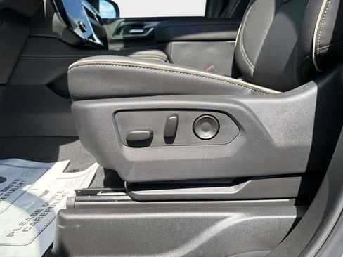New 2026 GMC Yukon XL Elevation w/ Elevation Premium Package RWD image 19