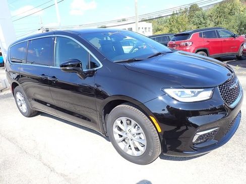 New 2026 Chrysler Pacifica Select image 9