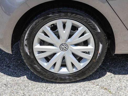 Used 2015 Volkswagen e-Golf Limited Edition FWD image 10
