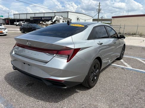 Used 2023 Hyundai Elantra SEL FWD image 3