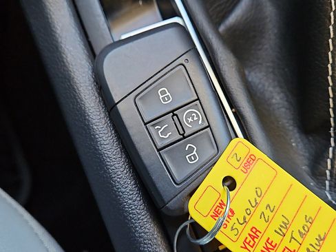 Used 2022 Volkswagen Taos SE image 18