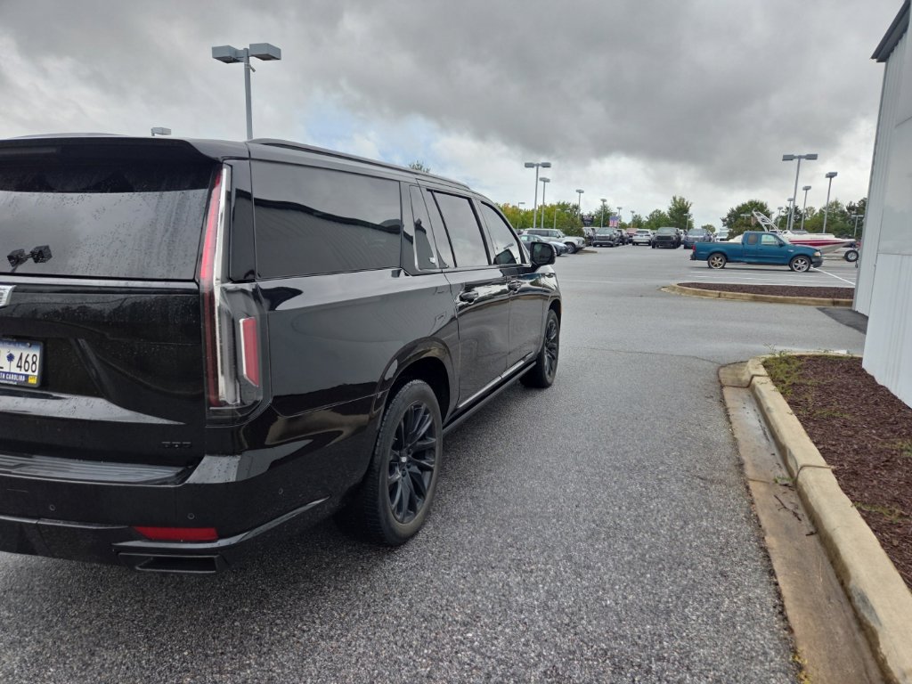 Used 2024 Cadillac Escalade ESV Sport Platinum w/ LPO, ONYX Package AWD/4WD image 5